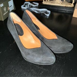 Earthies, Sexy Black Suede Platform Pumps